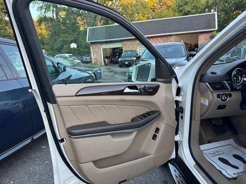 Used 2014 Mercedes-Benz GL 450 4MATIC w/ Lighting Package image 29