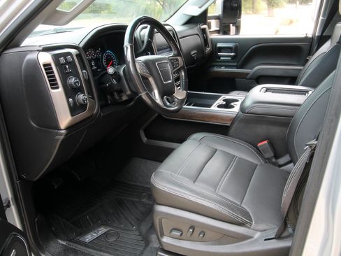 Used 2018 GMC Sierra 2500 Denali w/ Duramax Plus Package AWD/4WD image 21