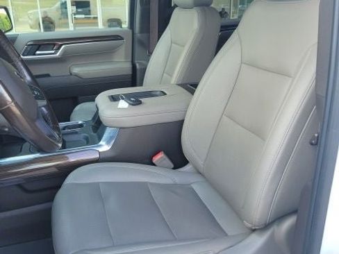 Used 2022 Chevrolet Silverado 1500 LT Trail Boss w/ Convenience Package II AWD/4WD image 8