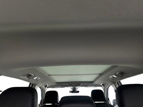 Used 2024 Volkswagen Tiguan SE FWD image 75