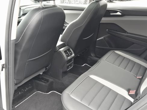 Certified 2023 Volkswagen Taos SEL image 21