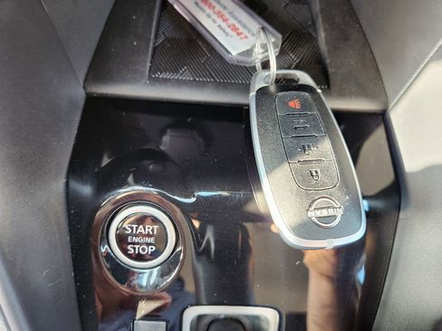 Used 2025 Nissan Versa SV FWD image 16