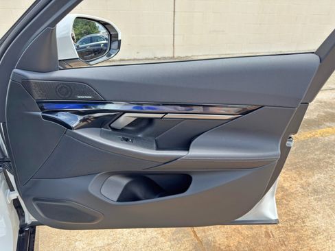 Used 2025 BMW i5 eDrive40i w/ M Sport Package RWD image 48