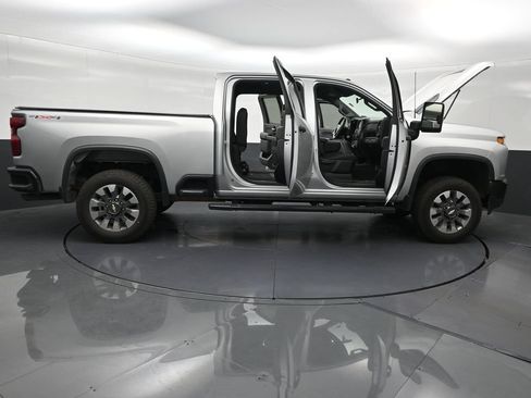 Used 2022 Chevrolet Silverado 2500 Custom w/ Custom Convenience Package AWD/4WD image 32