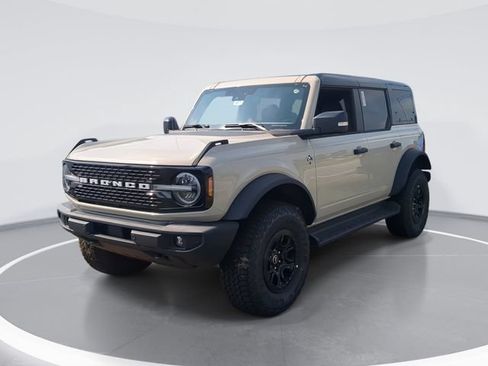 New 2025 Ford Bronco Outer Banks w/ Sasquatch Package AWD/4WD image 1