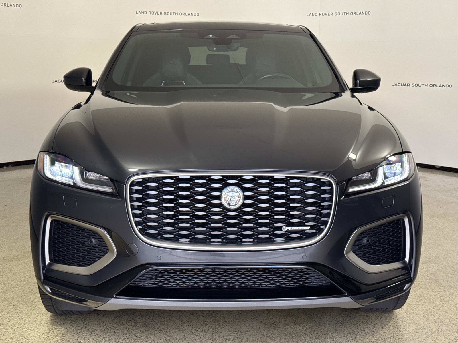 Certified 2025 Jaguar F-PACE R-Dynamic S AWD/4WD image 8