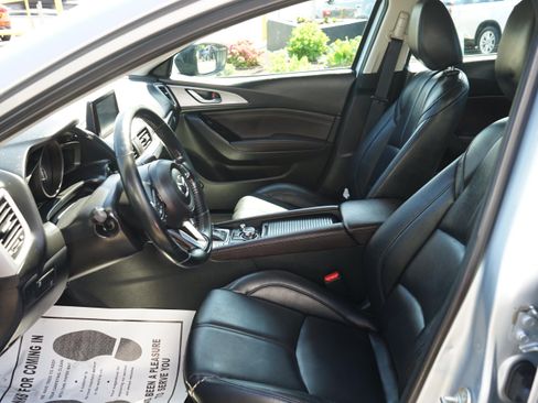 Used 2018 MAZDA MAZDA3 Touring FWD image 12