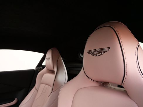 Used 2025 Aston Martin V8 Vantage Coupe image 5