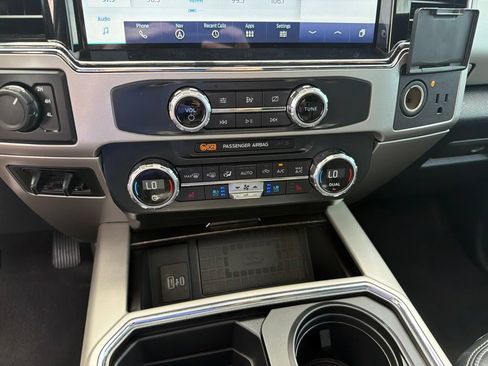 Used 2022 Ford F250 Lariat w/ Black Appearance Package AWD/4WD image 20