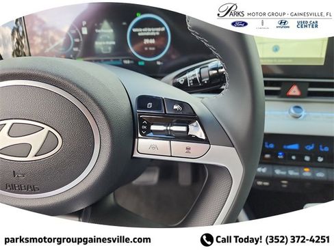 New 2025 Hyundai Elantra Limited image 24