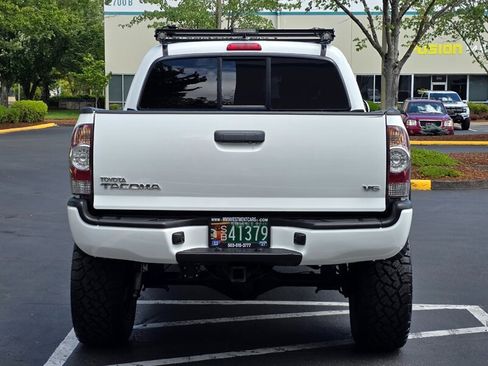Used 2015 Toyota Tacoma 4x4 Double Cab w/ TRD Sport Package image 5