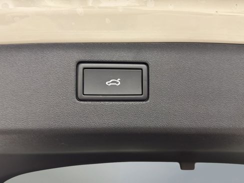 New 2026 Volkswagen Tiguan SE R-Line image 33