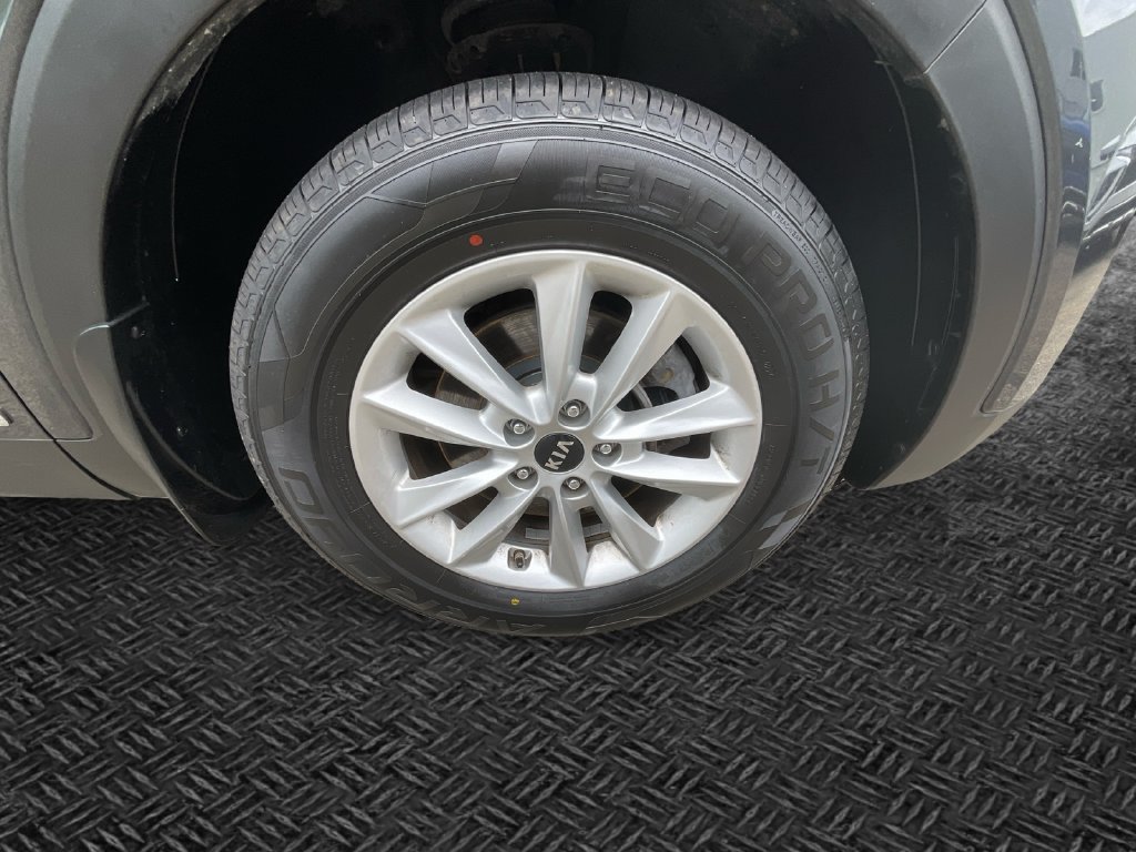 Used 2020 Kia Sorento LX AWD/4WD image 11