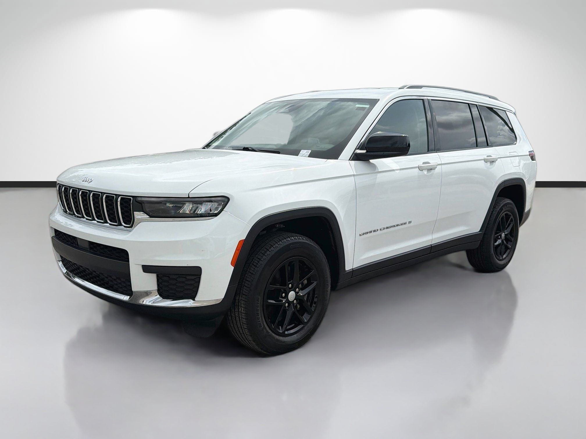 Used 2023 Jeep Grand Cherokee L Laredo AWD/4WD image 7