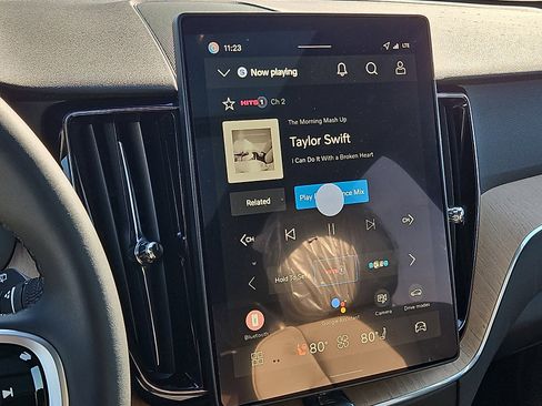 New 2026 Volvo XC60 B5 Plus w/ Protection Package Premier image 15