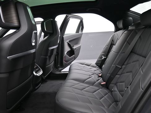 New 2026 BMW 750e xDrive AWD/4WD image 15