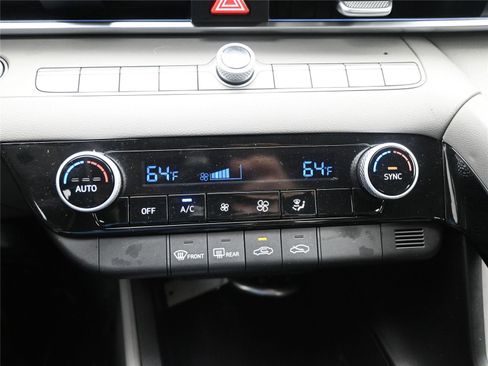 Certified 2024 Hyundai Elantra Blue image 16