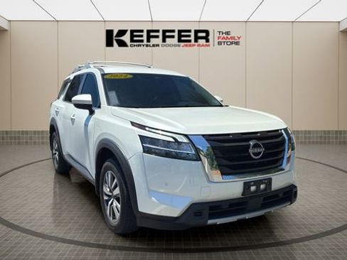 Used 2024 Nissan Pathfinder SL AWD/4WD image 8