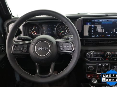 Used 2025 Jeep Gladiator Sport AWD/4WD image 17