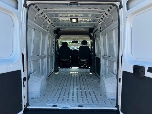 Used 2024 RAM ProMaster 2500 w/ Convenience Group FWD image 18