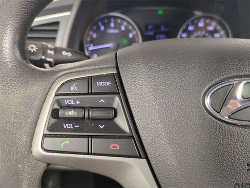 Used 2017 Hyundai Elantra SE image 26