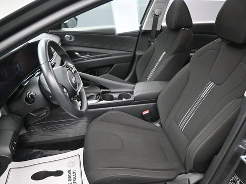 Used 2025 Hyundai Elantra SEL FWD image 30