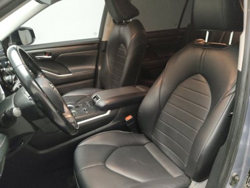 Used 2022 Toyota Highlander XLE FWD image 17