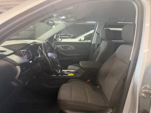 Used 2020 Chevrolet Traverse LT FWD image 9