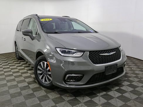 Used 2021 Chrysler Pacifica Touring-L image 3