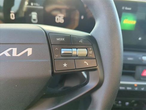 Used 2025 Kia K4 FWD image 16