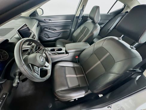 Used 2024 Nissan Altima 2.5 SR FWD image 13