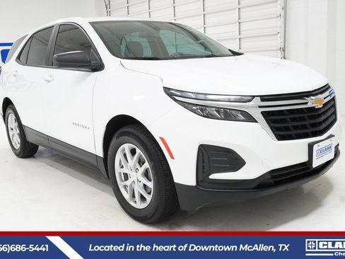 Used 2023 Chevrolet Equinox LS w/ Driver Confidence II Package FWD image 3