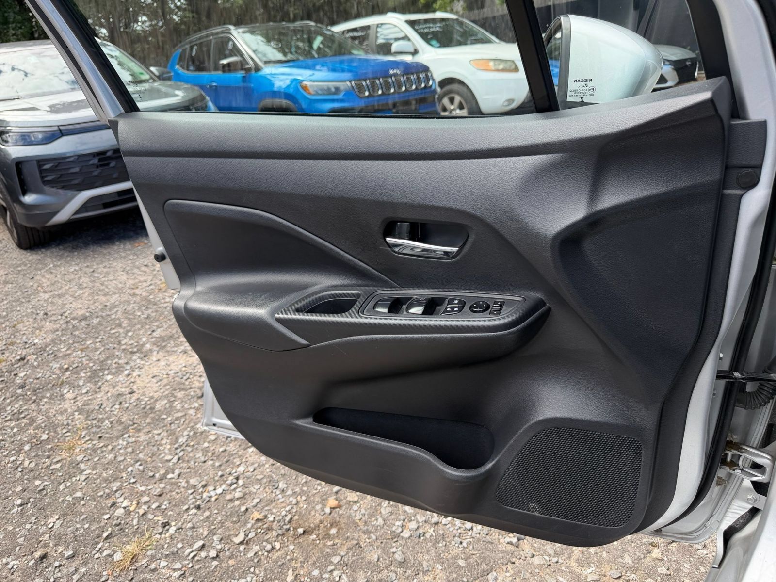 Used 2025 Nissan Versa SV FWD image 18