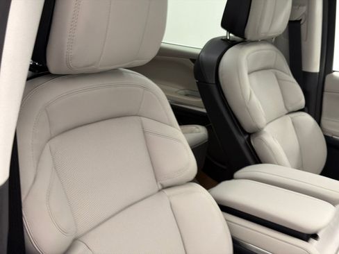 New 2026 Lincoln Navigator Reserve AWD/4WD image 12