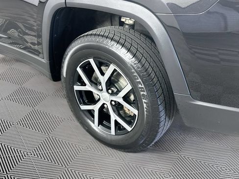Used 2023 Jeep Grand Cherokee L Limited AWD/4WD image 45