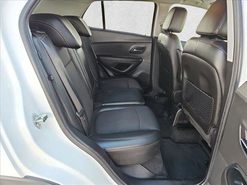 Used 2020 Chevrolet Trax LT w/ LT Convenience Package FWD image 19