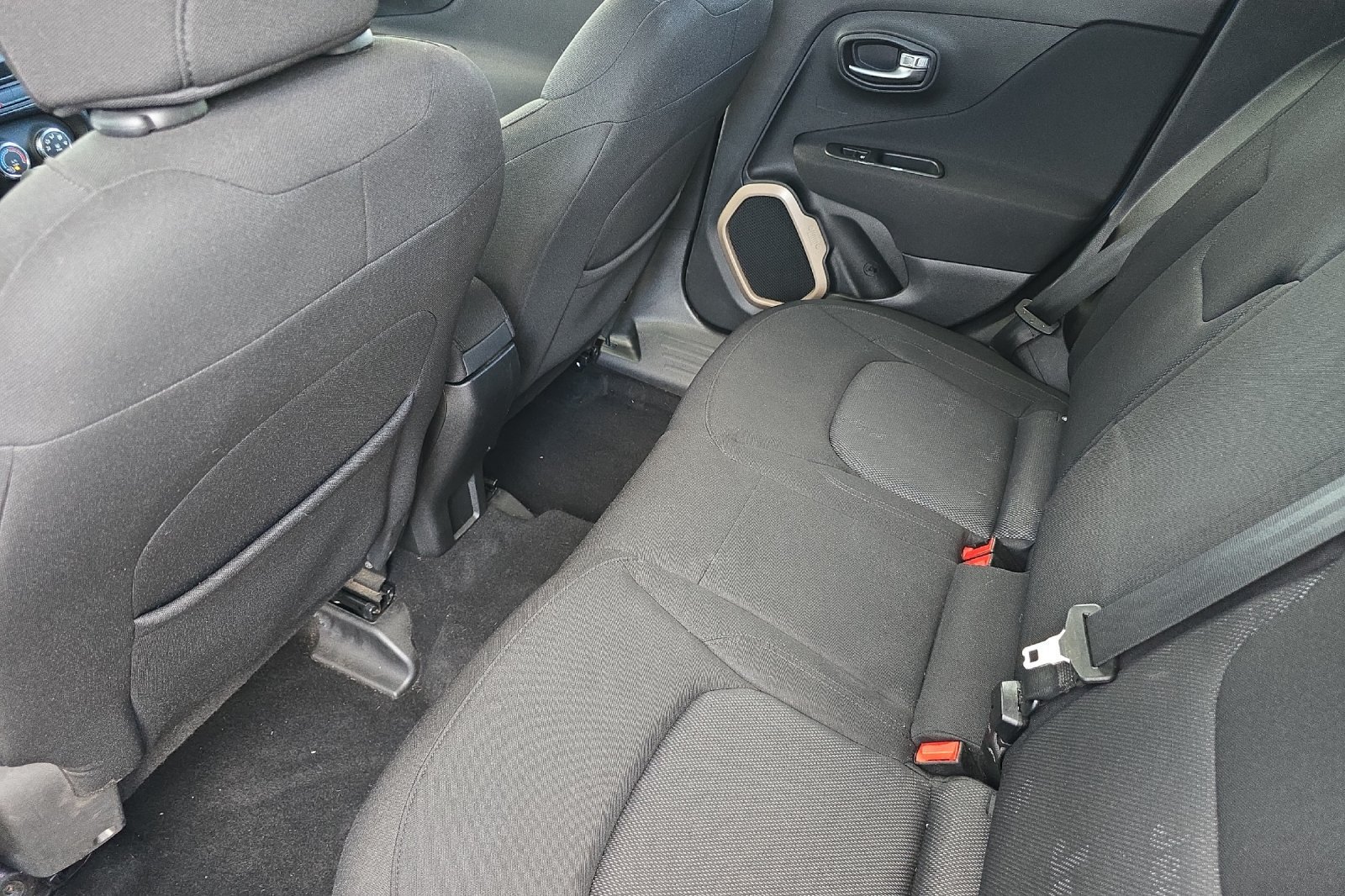 Used 2015 Jeep Renegade Latitude AWD/4WD image 12