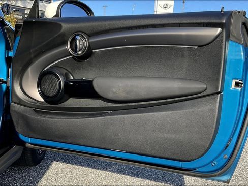 Used 2023 MINI Cooper 2-Door Hardtop image 24