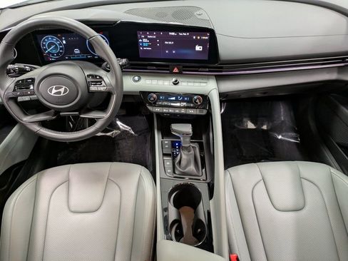 Used 2025 Hyundai Elantra Limited image 23