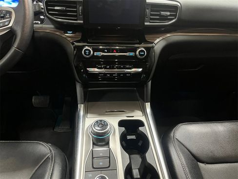 Certified 2024 Ford Explorer Limited image 19