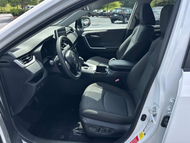 Used 2025 Toyota RAV4 XLE AWD/4WD image 21