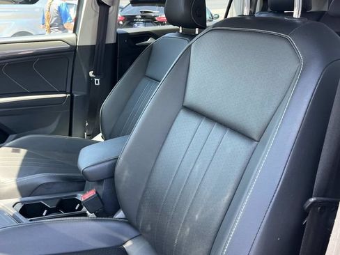 Used 2024 Volkswagen Tiguan SE FWD image 34