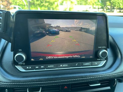 Used 2021 Nissan Rogue S AWD/4WD image 20