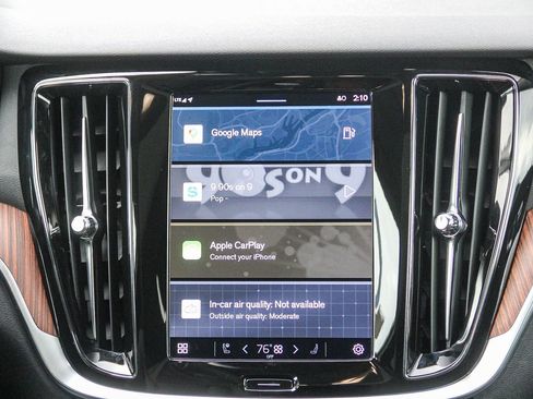 Used 2025 Volvo V60 B5 Cross Country Plus image 16