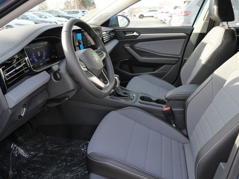 New 2026 Volkswagen Jetta SE image 7