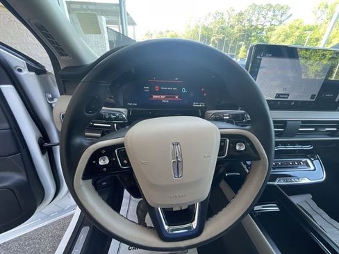Used 2025 Lincoln Corsair Grand Touring AWD/4WD image 35