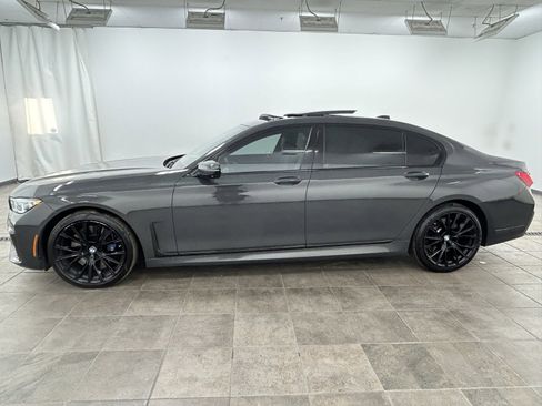 Used 2021 BMW 750i xDrive w/ Executive Package image 2