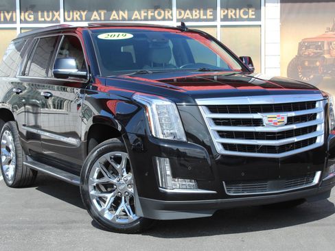 Used 2019 Cadillac Escalade Premium Luxury image 23