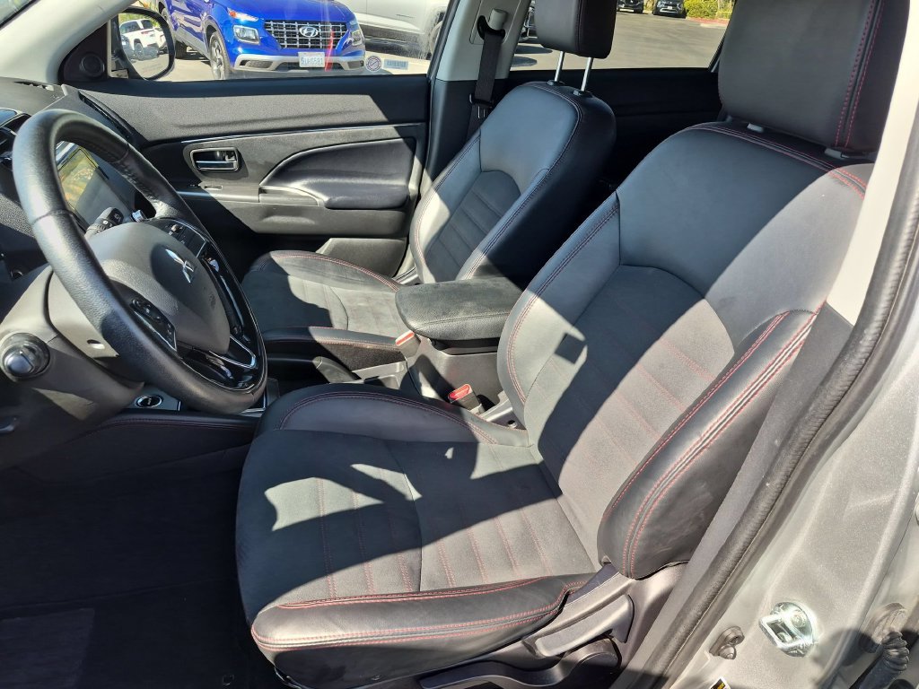 Used 2025 Mitsubishi Outlander Sport SE AWD/4WD image 25