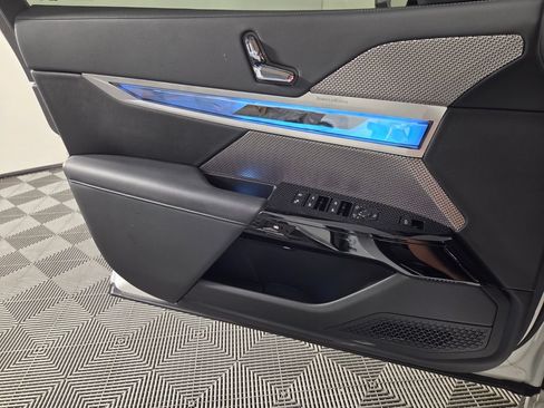 Used 2023 BMW 740i w/ Parking Assistance Package RWD image 19